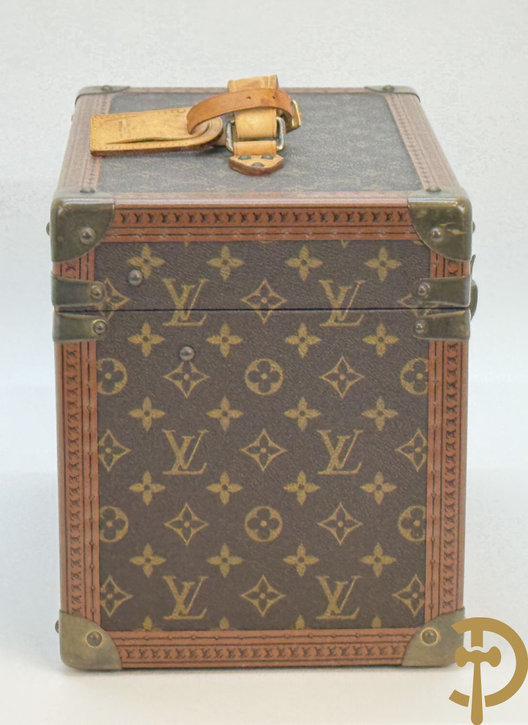 Louis Vuitton beauty case met verschillende vakjes en genummerd 948947