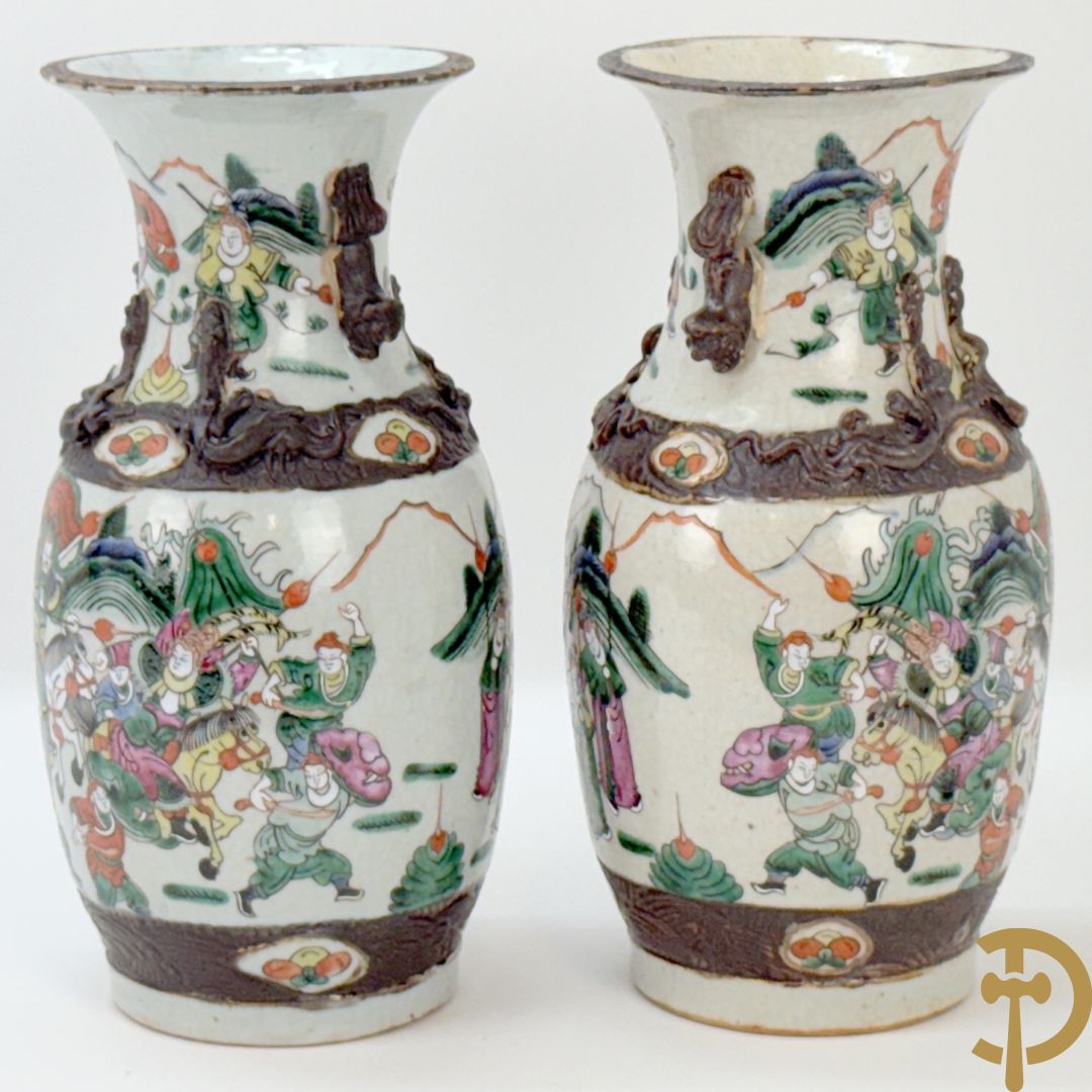 Paar Nankin vazen met krijgerdecor