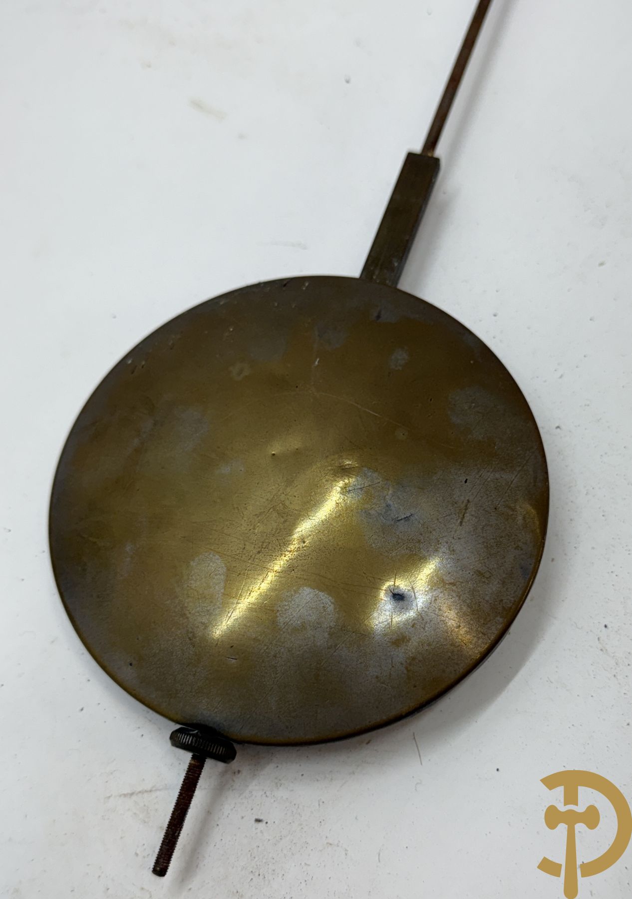 Twee koperen lantaarnklokken, gemerkt Tho Moore Ipswich waarvan 1 met bijhorende slinger en gewicht en de andere zonder