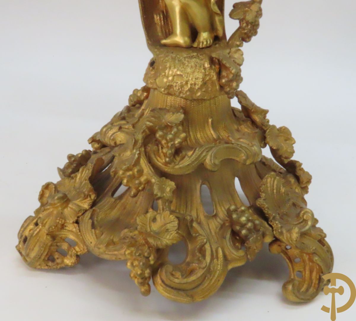 Bronzen schouwklok bezet met 2 cupido