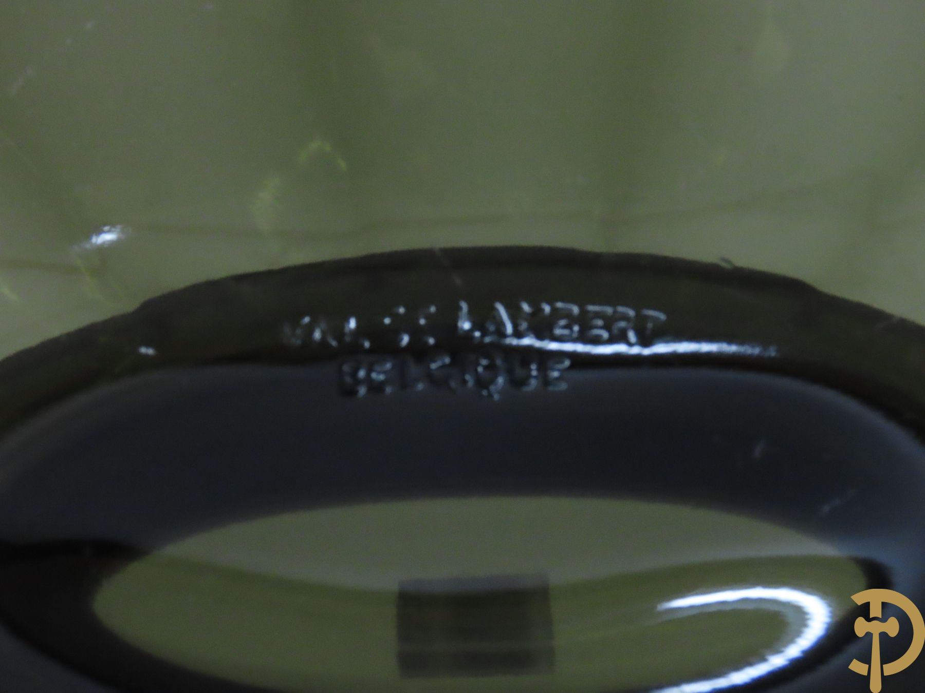 Vier coupes in gekleurd geperst Val-Saint-Lambert glaswerk + 3 coupes Scailmont