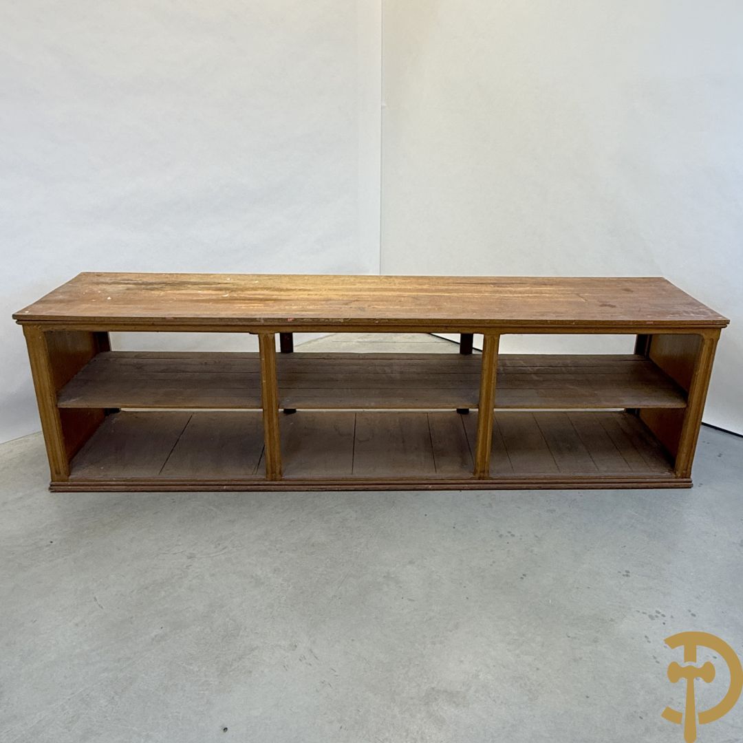 Pine winkeltoog met étagère in faux bois beschilderd